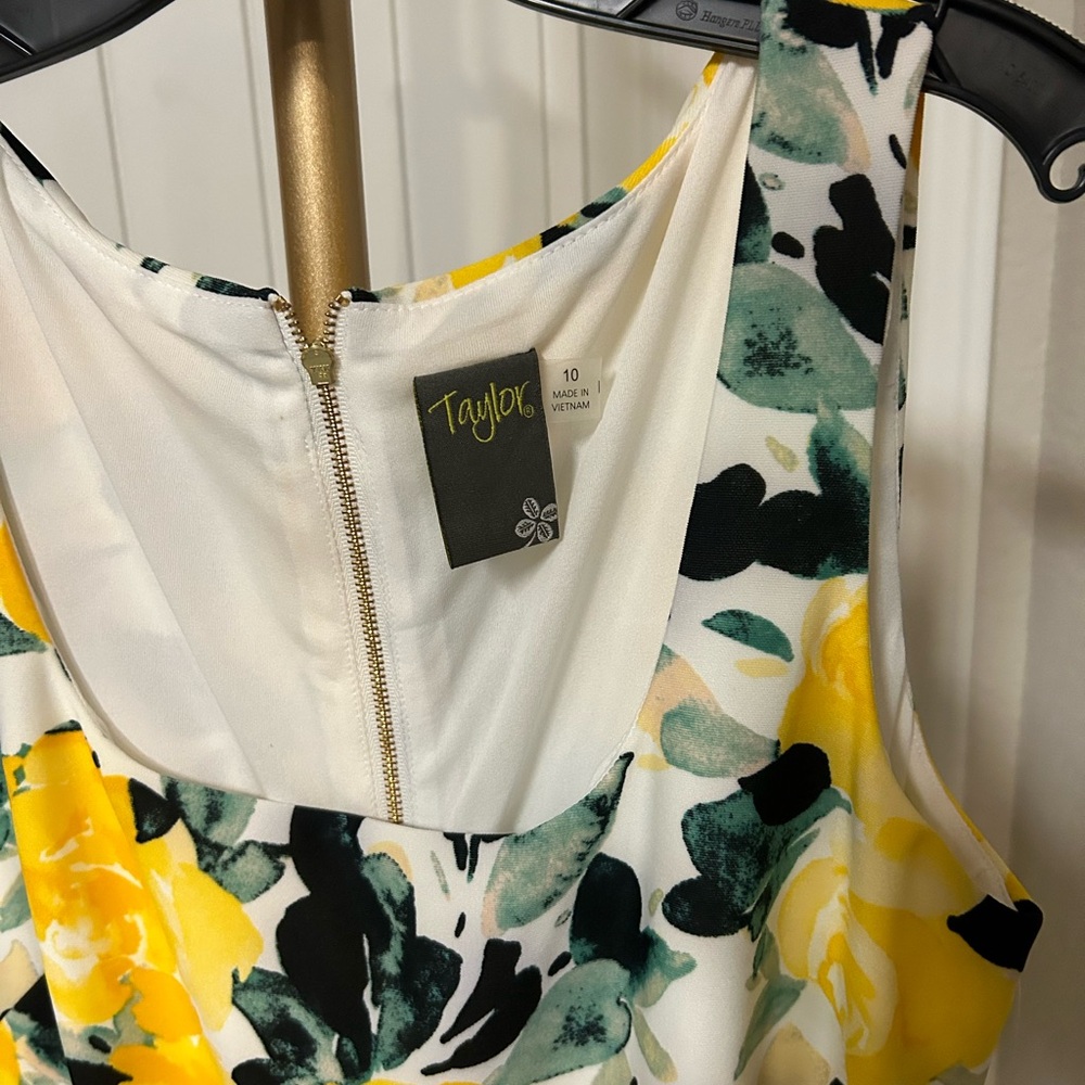 Fit and Flare dress by Taylor - Picture 3 of 3